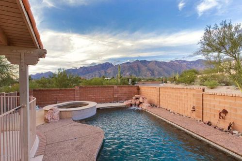 5555 Crescent Ridge Dr, Tucson, AZ 85718-5450