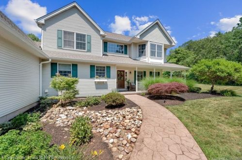 812 Pleasant St, Southington CT  06489-2015 exterior