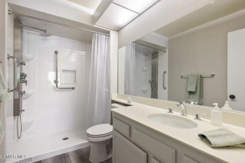 525 Dorado Ct, Calabasas CA  91377-3850 exterior