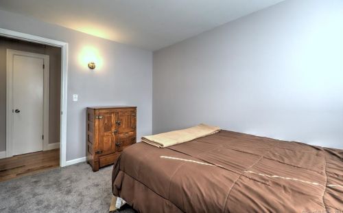 582 Milford Point Rd, Milford CT  06460-5429 exterior