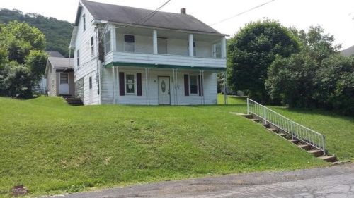 112 Market St, Trevorton, PA 17881-1610