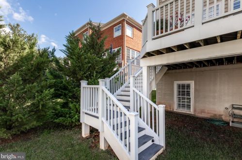 18345 Mid Ocean Pl, Leesburg VA 20176-7451 exterior