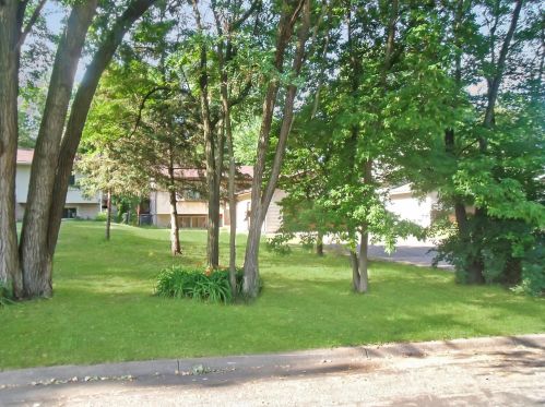 2064 Hoyt Ave, Saint Paul, MN 55119-3045