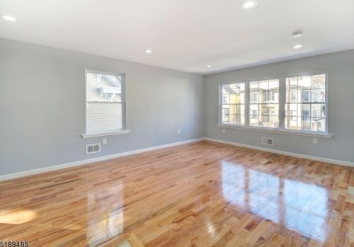 304 Sanford St, East Orange, NJ 07018-1020