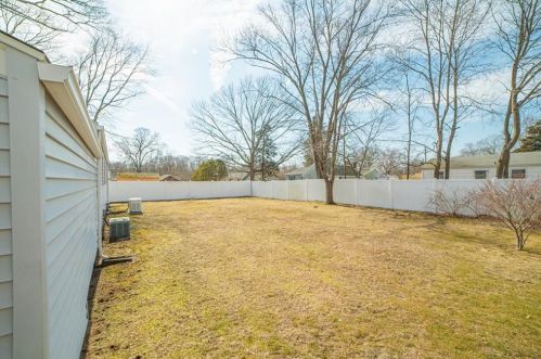 49 Griffin Dr, Warwick, RI 02886-8011