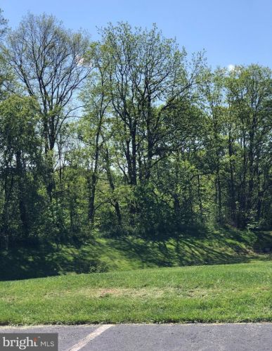 834 Knl Dr, Mount Joy PA  17552-9410 exterior