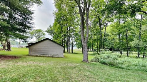 328 Mohican Trl, Mercer PA  16137-9333 exterior