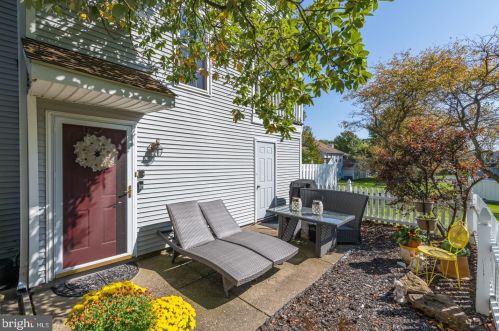 558 Cedar Holw Dr, Yardley PA exterior