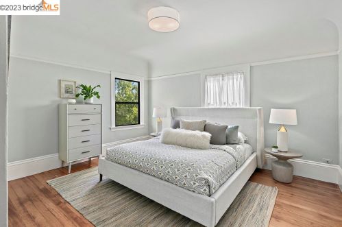 651 Alcatraz Ave, Oakland CA  94609-1005 exterior