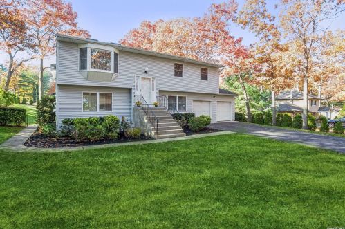 38 Jonas Blvd, South Setauket, NY 11720-4428