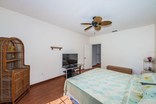 2152 75th Way, Saint Petersburg FL  33710-3846 exterior