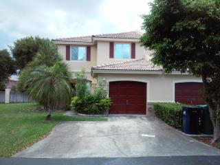 16433 72nd Ter, Miami, FL 33193-3700