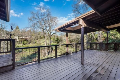930 Live Oak Ave, Ukiah CA  95482-3733 exterior