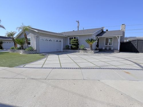 2113 Nura Pl, Anaheim, CA 92806-4633