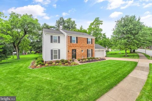 523 Fillmore St, Herndon, VA 20170-3316