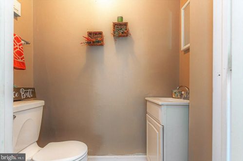 617 Derstine Ave, Lansdale PA 19446-3342 exterior