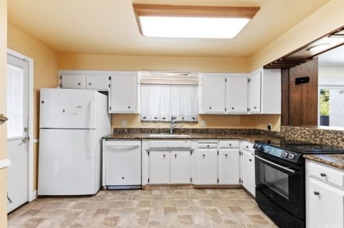 1205 Marwen Dr, Ukiah CA  95482-5634 exterior