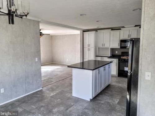 52 Meadowview Dr, Paradise Park, PA 17068-9769