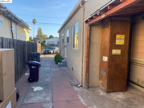 1741 101st Ave, Oakland CA  94603-3301 exterior