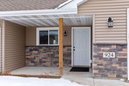 924 Sharptail Run, New Johannesburg, WI 54017-6362