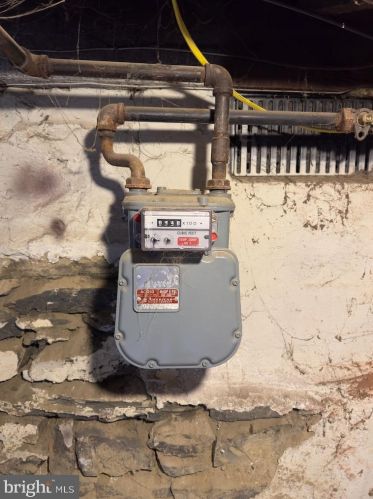 565 Pershing Ave, Lancaster PA  17602-4369 exterior