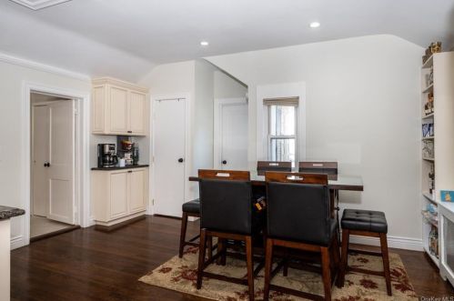 86 Parkway Cir, Scarsdale NY  10583-5420 exterior