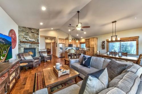 15092 Ski Slope Way, Truckee CA  96161-7013 exterior