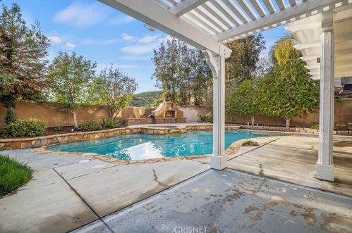 27836 Mariposa Ln, Santa Clarita CA  91384-4114 exterior