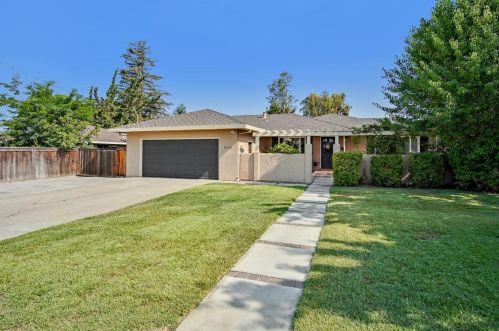 1090 Westward Dr, Hollister, CA 95023-5717
