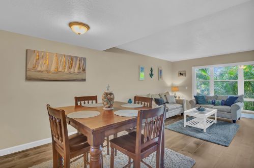 1901 Indian River Blvd, Vero Beach, FL 32960-5210