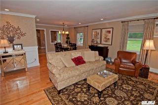 15 Hargrove Dr, Stonybrook, NY 11790-2305