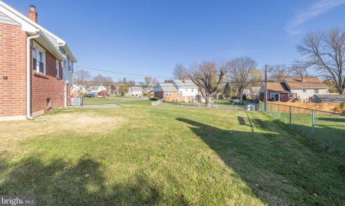 606 Dorcaster Dr, Wilmington DE  19808-2212 exterior