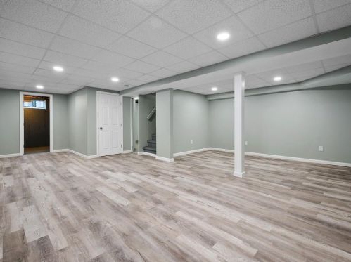 91 Windsor Park Dr, Coventry RI  02816-5353 exterior