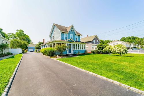121 Oak St, Amityville, NY 11701-2986