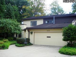 830 Hampton Ridge Dr, Akron, OH 44313-5098