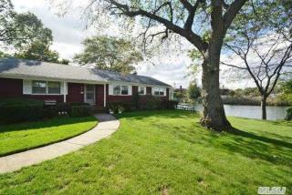 661 Dacosta Ave, Rockville Centre, NY 11572-1001