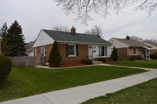 4919 Iroquois Ave, Milwaukee, WI 53217-5423