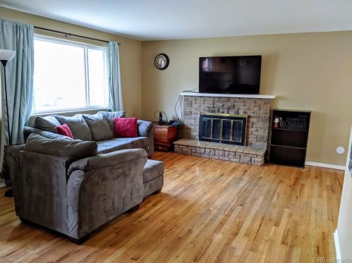 381 Scranton St, Denver CO 80011-8422 exterior