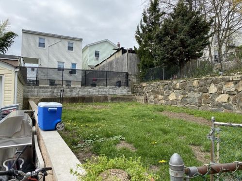 46 4th St, New Rochelle NY  10801-5958 exterior