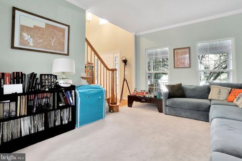 357 Locust Grove Dr, Purcellville VA  20132-3285 exterior