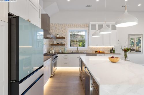 5926 Dover St, Oakland CA  94609-1426 exterior