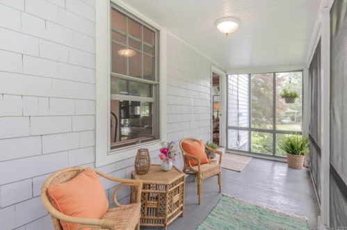 98 Kings Dr, Southport CT  06890-1209 exterior