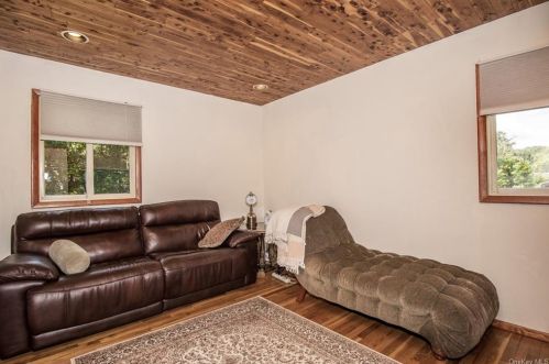 8 Terrace Rd, Airmont NY  10901-1721 exterior