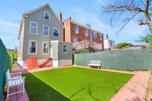 919 216th St, Bronx, NY 10469-1047