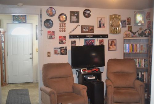 422 Pine St, Ripon CA  95366-2433 exterior