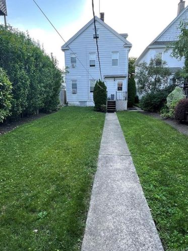 9 Pratt St, New Rochelle, NY 10801-4313