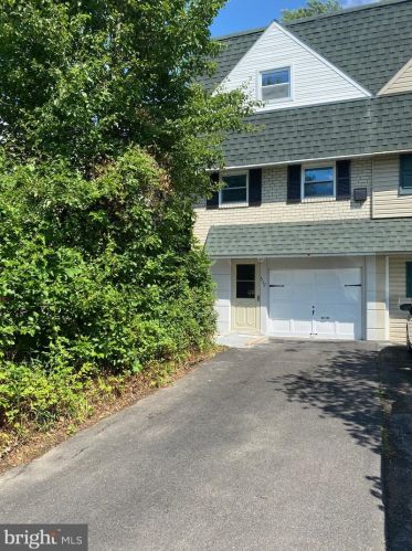 1736 Calamia Dr, Norristown, PA 19401-3148