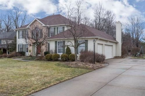 9281 Oxford Trl, Cleveland, OH 44141-2539