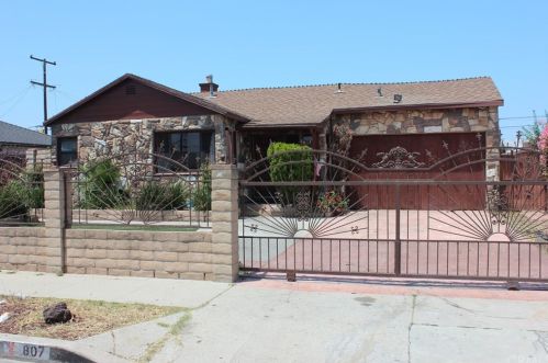 807 Cliveden Ave, Compton, CA 90220-1622
