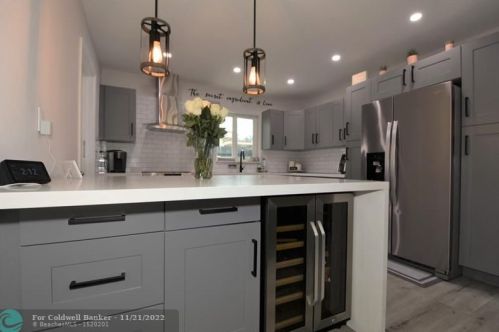 8421 17 Ct, Hollywood FL 33028 exterior